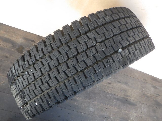 r521-19 * used wheel attaching studdless tires 245/70R19.5 136/134J Dunlop truck wheel 1-0