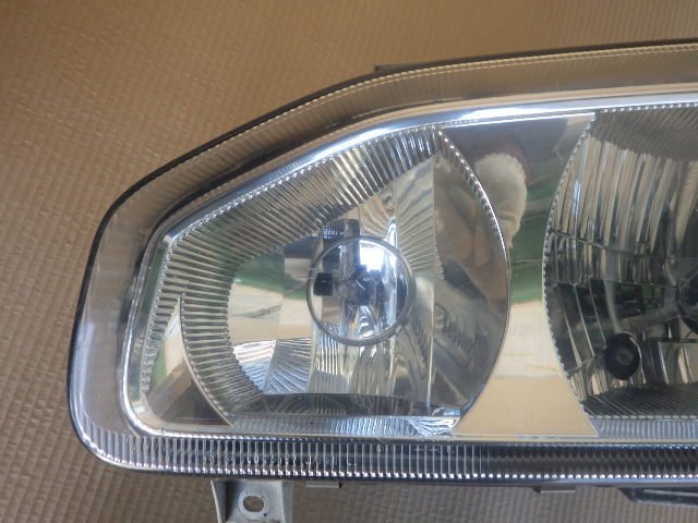 r541-162 * Nissan UDto Lux k on original hid (high intensity discharge) head light left side passenger's seat side HID H26 year QKG-CD5ZA 140-15