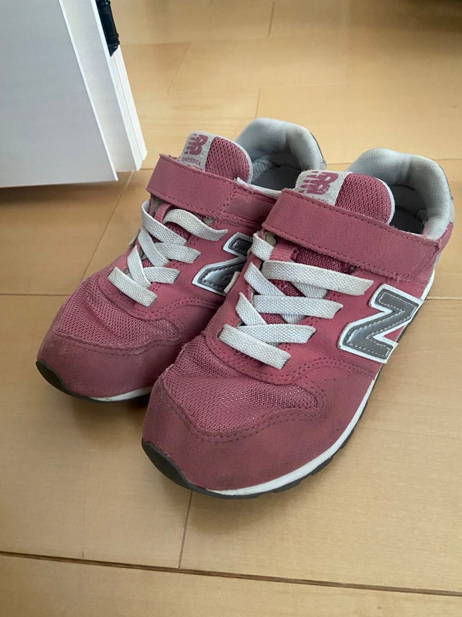 ニューバランス スニーカー New balance キッズ グレー　ピンク 19㎝　センチ　靴　シューズ　女の子