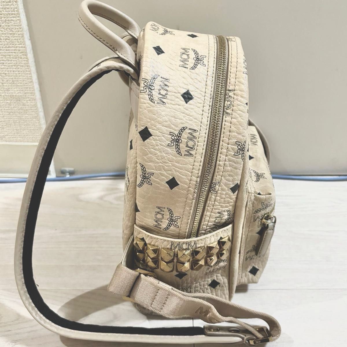 MCM ベージュ Mサイズ)横32cm×縦40cm×横幅14.5cm - バッグ MCM ベージュ Mサイズ)横32cm×縦40cm×横幅14.5cm - バッグ