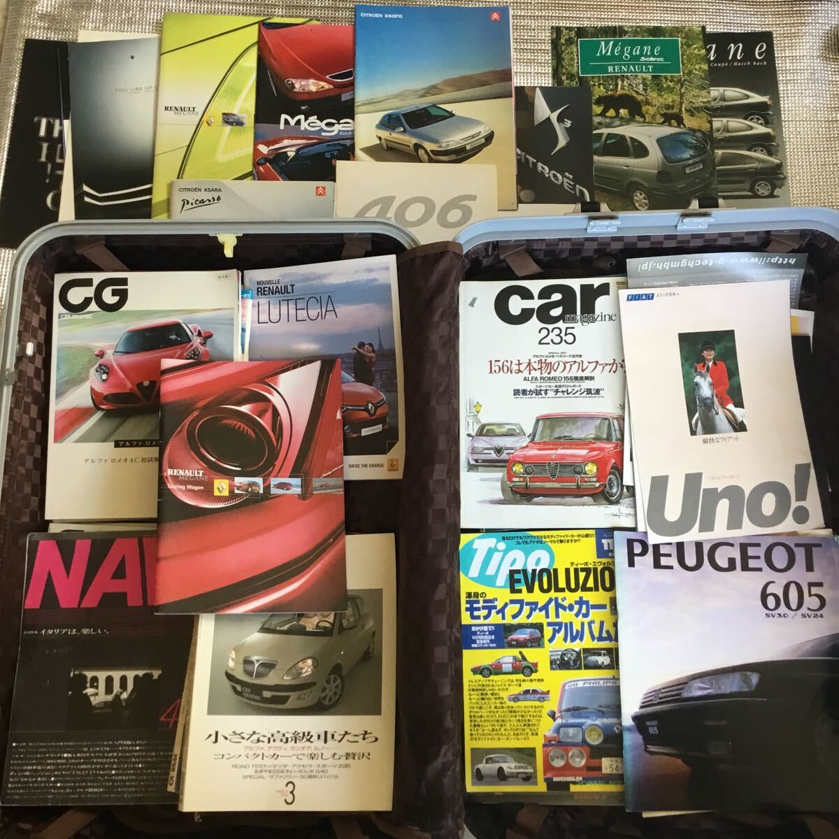 イタリア、フランス車に関する各種メーカーパンフレット、CG、ティーポ、NAVI、スーツケース一杯分。_画像1