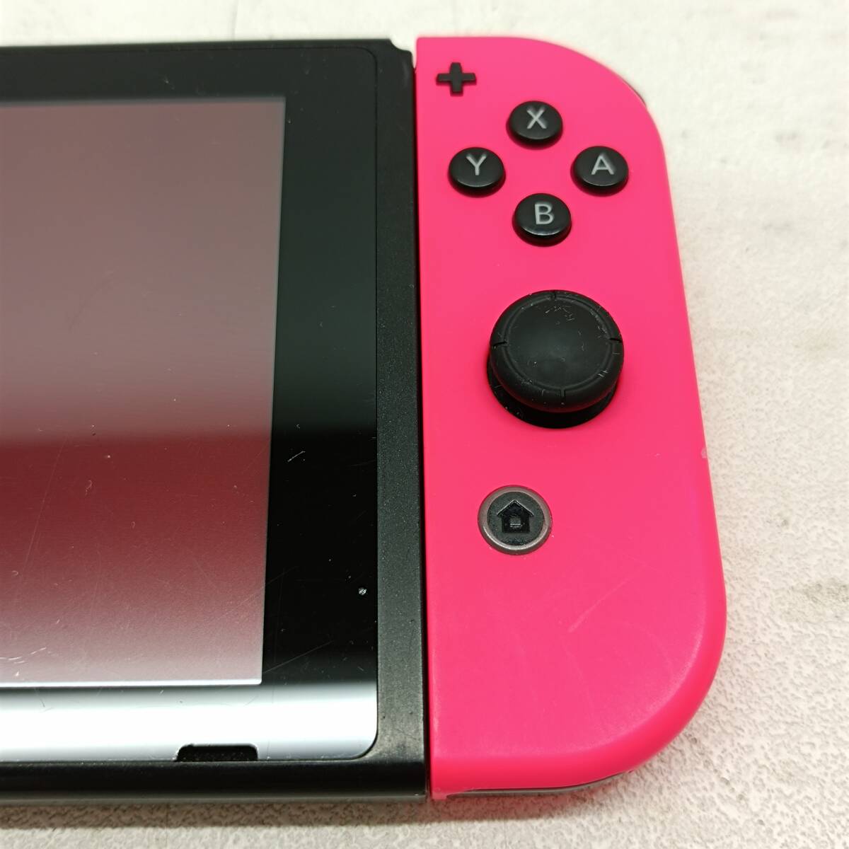 070）A 〈ジャンク品〉ニンテンドーSwitch 本体＋ジョイコンのみ(ネオングリーン/ネオンピンク) HAC‐001【動作確認/初期化済】_画像3