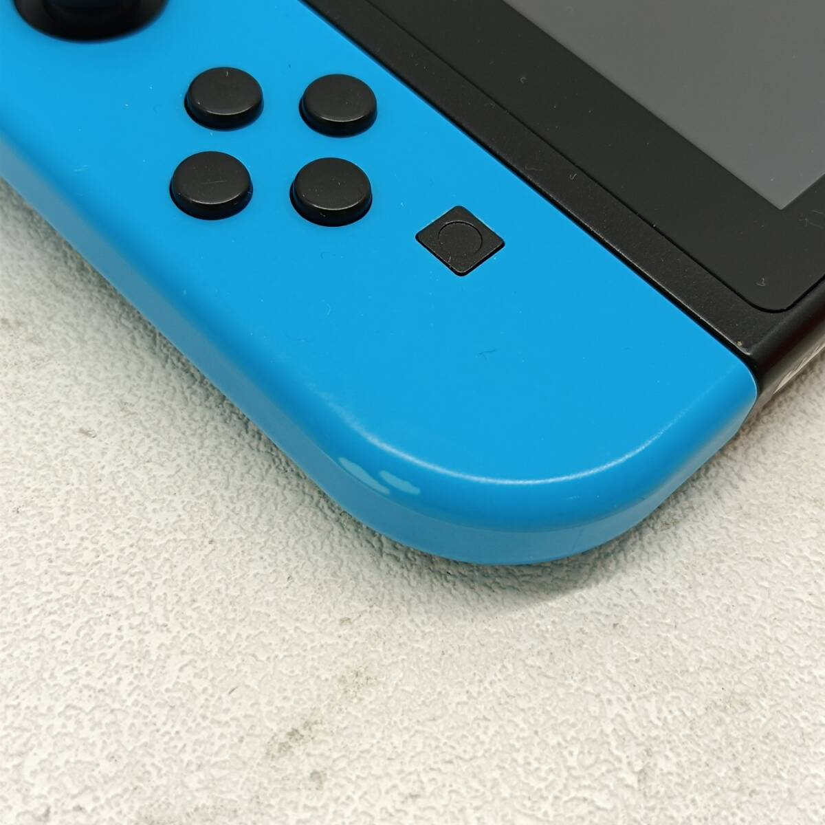 070）A〈ジャンク品〉ニンテンドーSwitch 本体＋ジョイコンのみ(ネオンレッド/ネオンブルー)HAC‐001(-01)【動作確認/初期化済】_画像6