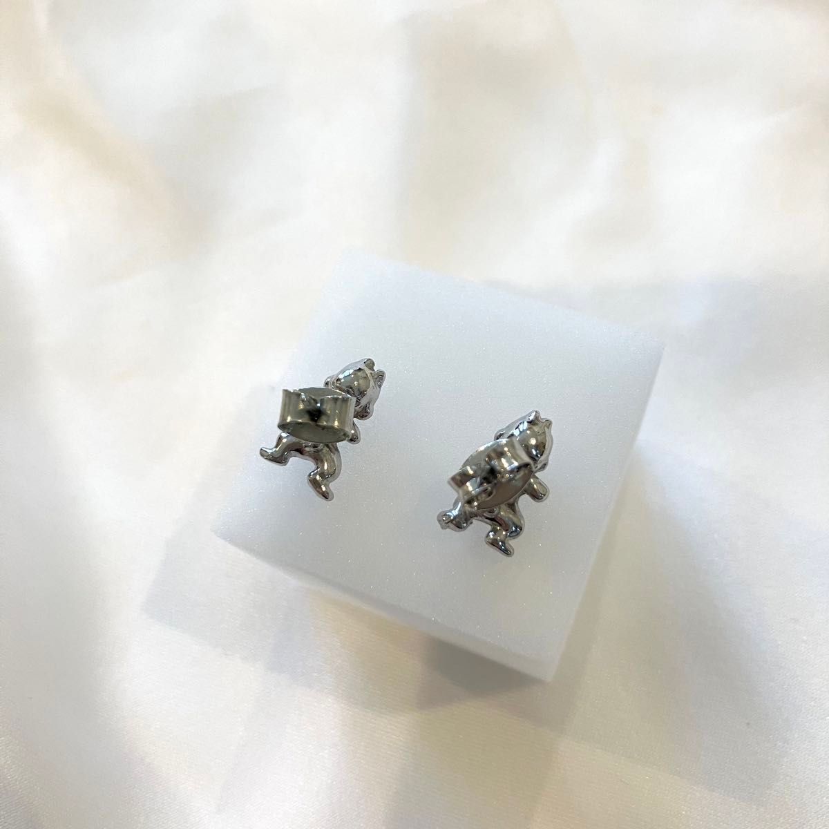 【美品】ディズニーピアス　チッィプ＆デール　シルバーピアス ピアス