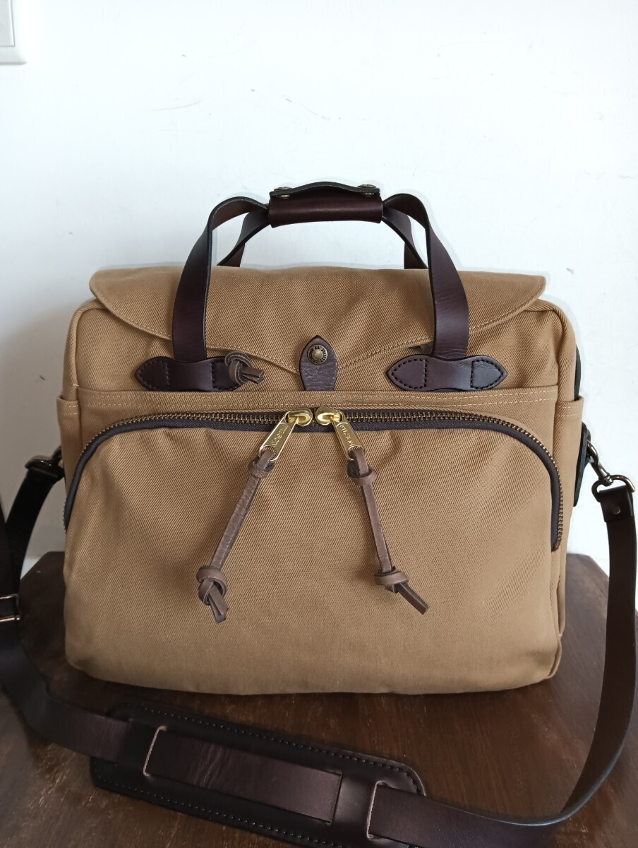 ほぼ未使用! 極美品! FILSON Padded Computer Bagフィルソン パデット コンピューターバッグ ブライドルレザー ショルダーバッグ美品バッグの画像4