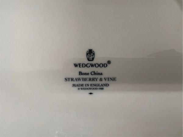 F648-I58-1170　Wedgwood ウェッジウッド ストロベリー＆バイン ディナープレート 4枚セット 約29cm オーバル_画像4