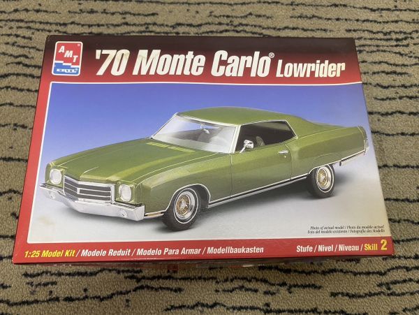 W053-CH3-577 AMT ERTL '70 Monte Carlo Lowrider シボレー モンテ カルロ ローライダー 1/25スケール プラモデル_画像2