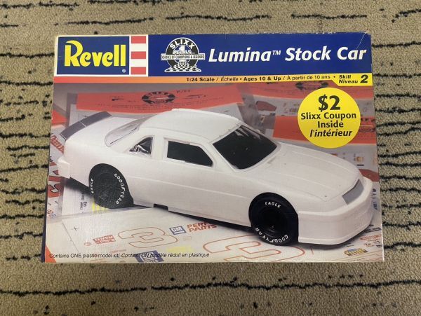 W013-CH3-561 Revell レベル Lumina Stock Car 1/24スケール プラモデル 車 ホワイト プラモ_画像2