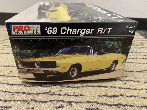 W012-CH3-621 Revell MONOGRAM レベル モノグラム PRO MODELER ’69 charger R/T ダッジ チャージャー 1/25 スケール プラモデル 車 プラモ_画像4