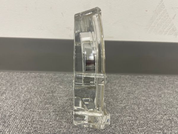 F121-I58-1829 HOYA ホヤ クリスタル 水晶 電子時計 クォーツ 置き時計 ガラス クリスタルガラス 彫刻 コンパクトサイズ_画像5