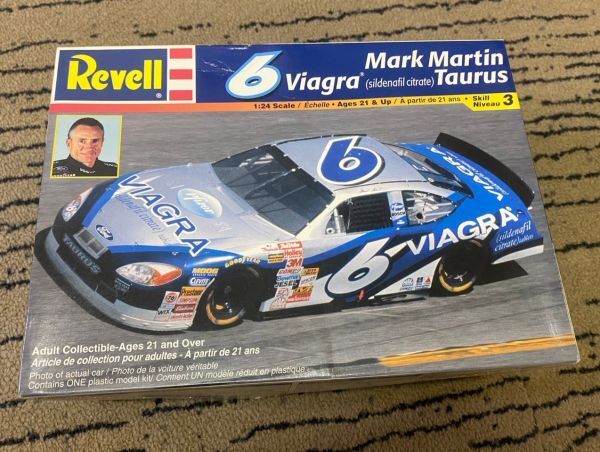 W054-CH3-587 Revell レベル 6viagra Mark Martin マーク・マーティン 85-2369 1/24スケール プラモデル_画像2