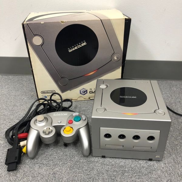 F318-CH11-20 Nintendo 任天堂 ニンテンドー ゲームキューブ ゲーム機 シルバー DOL-001 コントローラー 箱付き※通電確認済み_画像1