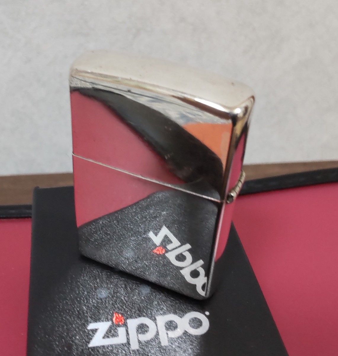 Zippo VARGA GIRL　ｼﾘｱﾙﾅﾝﾊﾞｰ付き　箱付き　2003年　セクシー女性 