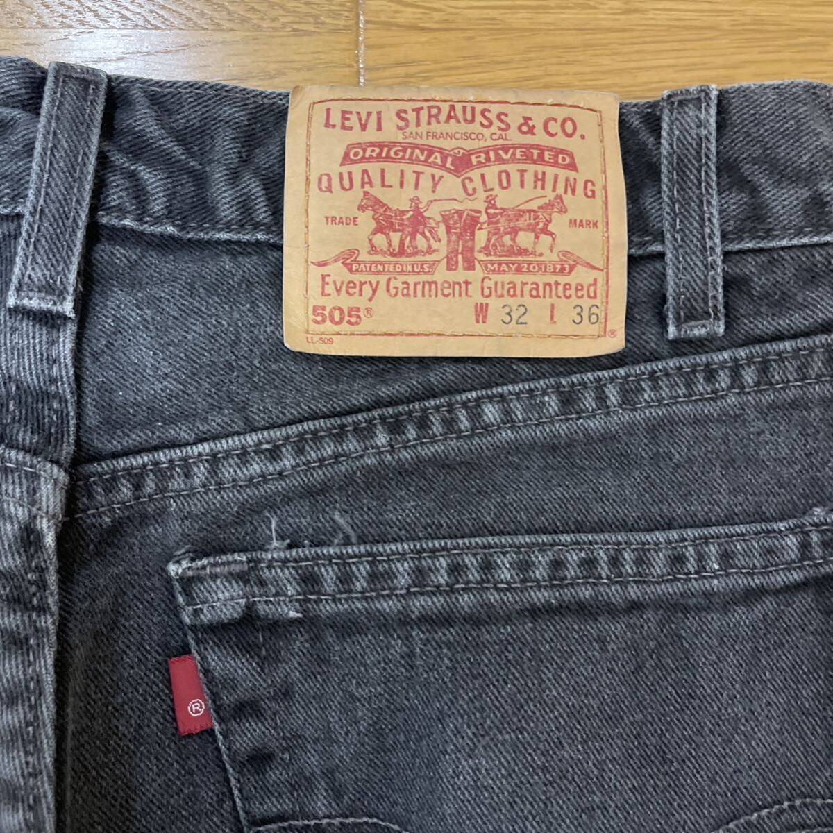 【極美品】 後染めブラック　Levi's 505 ビンテージ デニム 刻印110 y2k リーバイス　ヴィンテージ　 ジーンズ_画像3