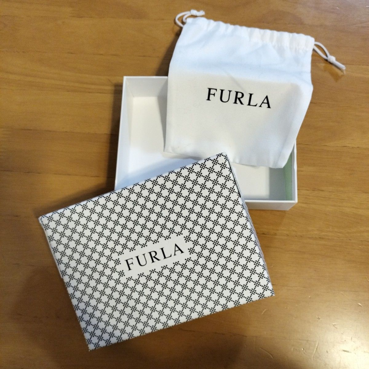 FURLA フルラ 財布 空箱 巾着袋付