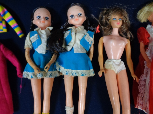 リカちゃん人形 バービー ドレス 服 靴 カツラ 金色バック 部品取り まとめて ジャンク品の画像4