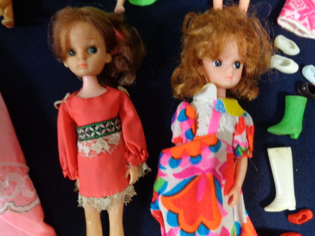リカちゃん人形 バービー ドレス 服 靴 カツラ 金色バック 部品取り まとめて ジャンク品の画像5