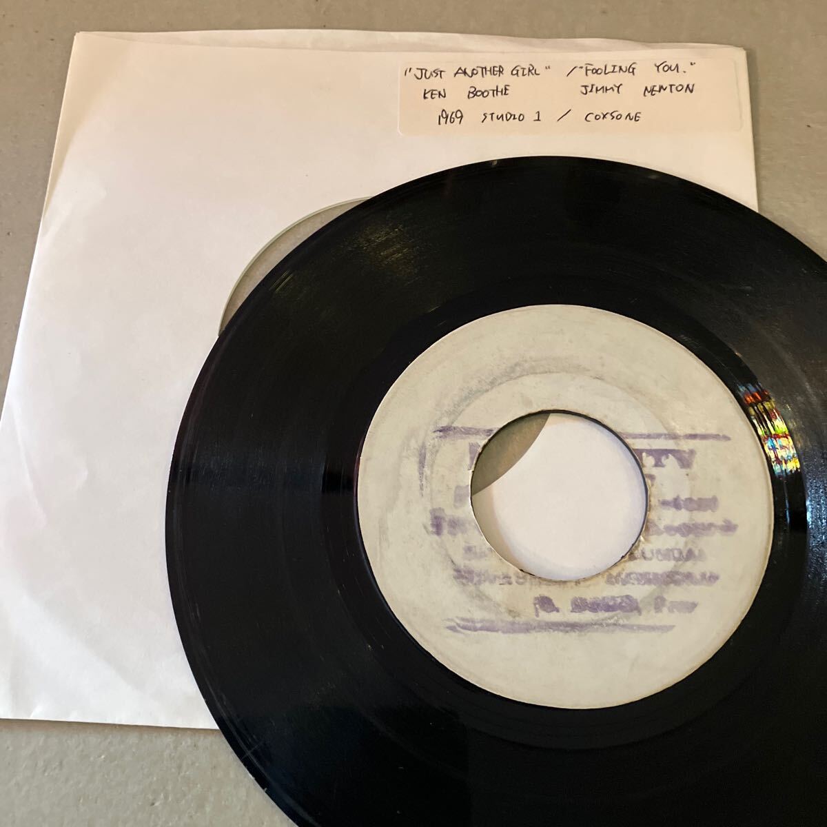 1968 COXSONE BLANK JA KEN BOOTHE - JUST ANOTHER GIRL c/w JIMMY NEWTON - FOOLING YOU /VG + 光沢も残っており概ね良好なコンディションの画像2