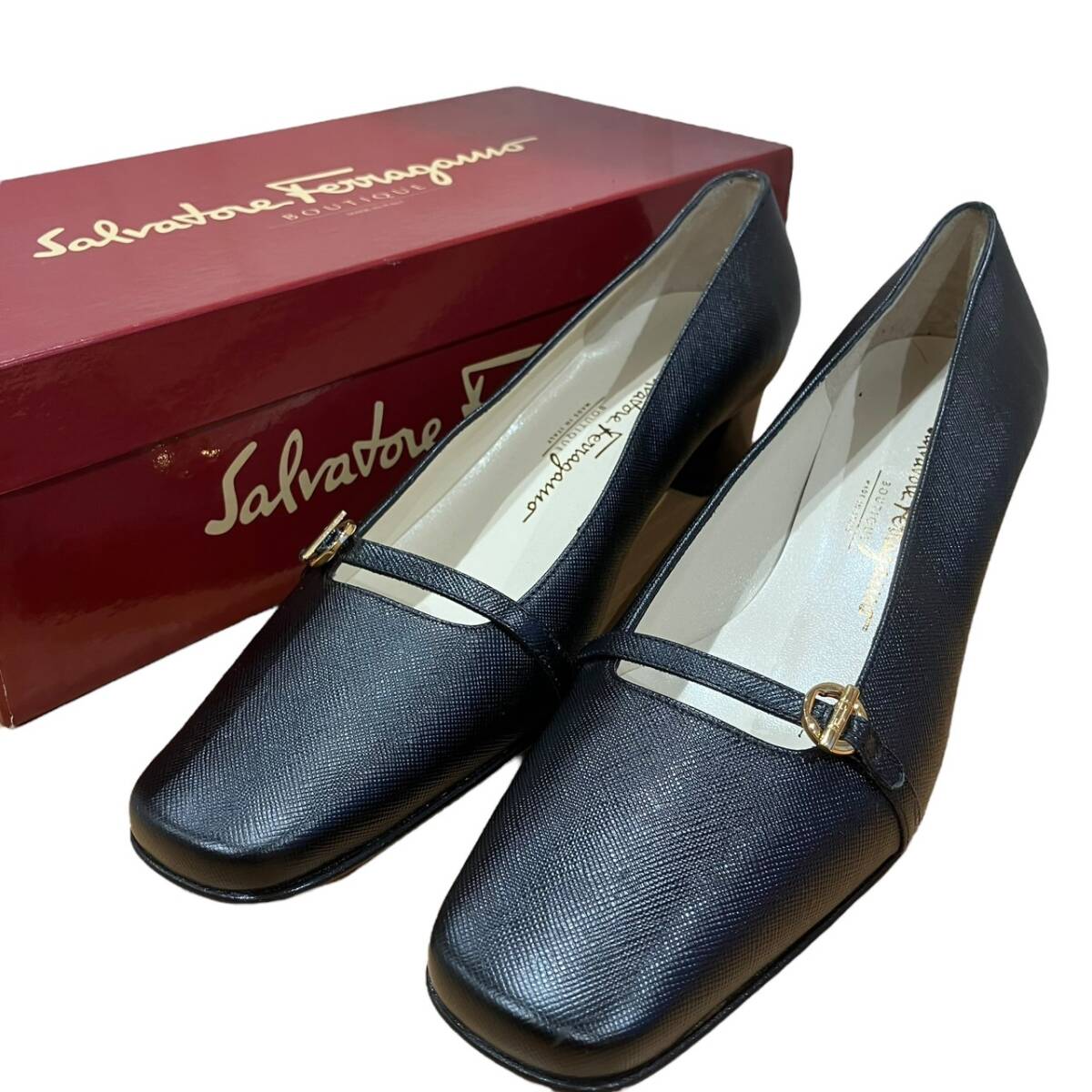 Salvatore Ferragamo フェラガモ パンプス レザー ブラック系×ゴールド金具 7 25.5の画像1