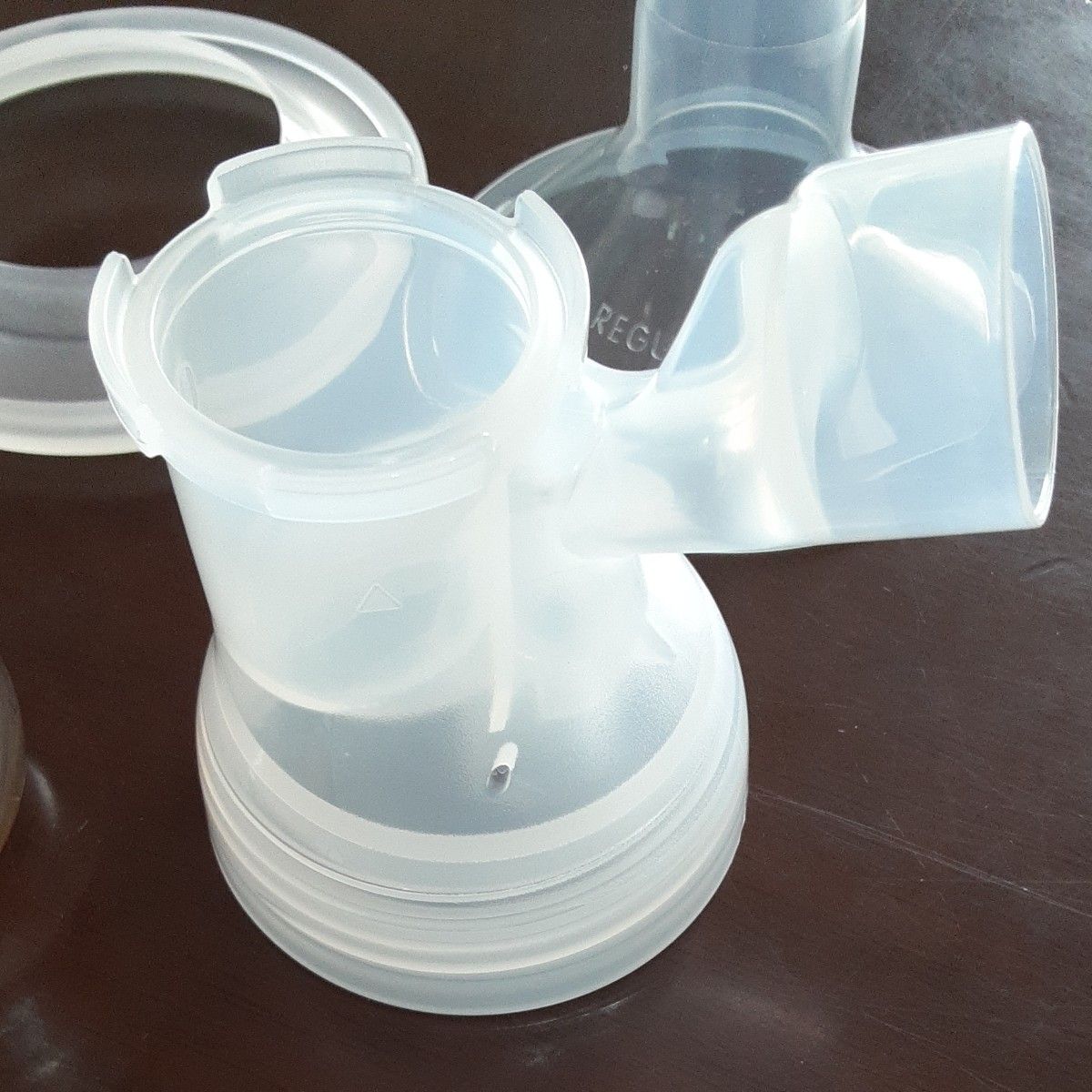 ピジョン さく乳器 (電動タイプ) 母乳アシスト ハンディフィット コンパクトPigeon　出産準備品　ベビー用品母乳実感クーポン