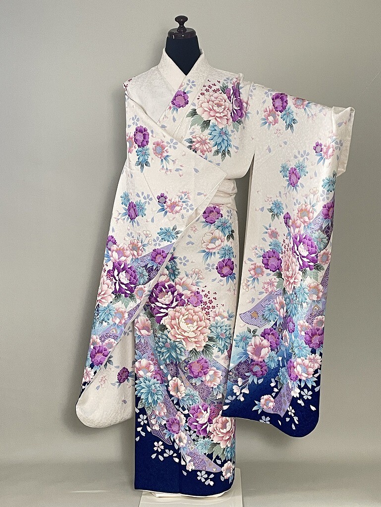 IROHA* long-sleeved kimono *[ta0817] coming-of-age ceremony graduation ceremony * silk [ used ] silver through .[ white ]