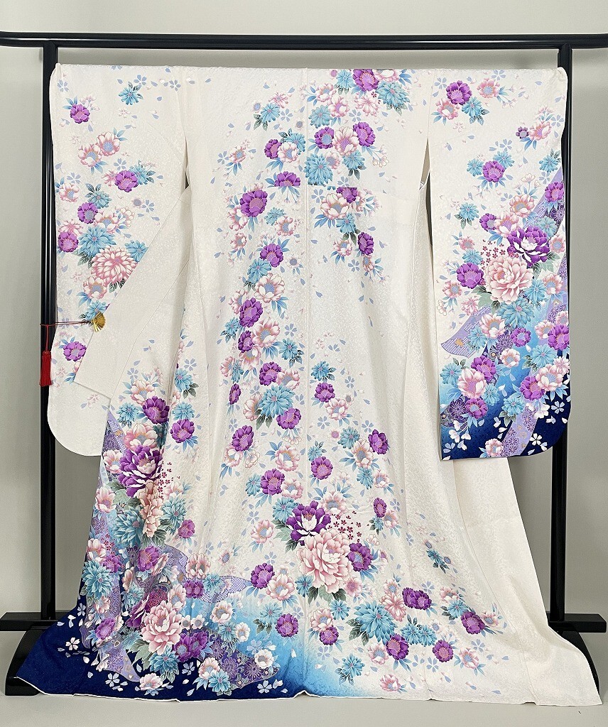 IROHA* long-sleeved kimono *[ta0817] coming-of-age ceremony graduation ceremony * silk [ used ] silver through .[ white ]