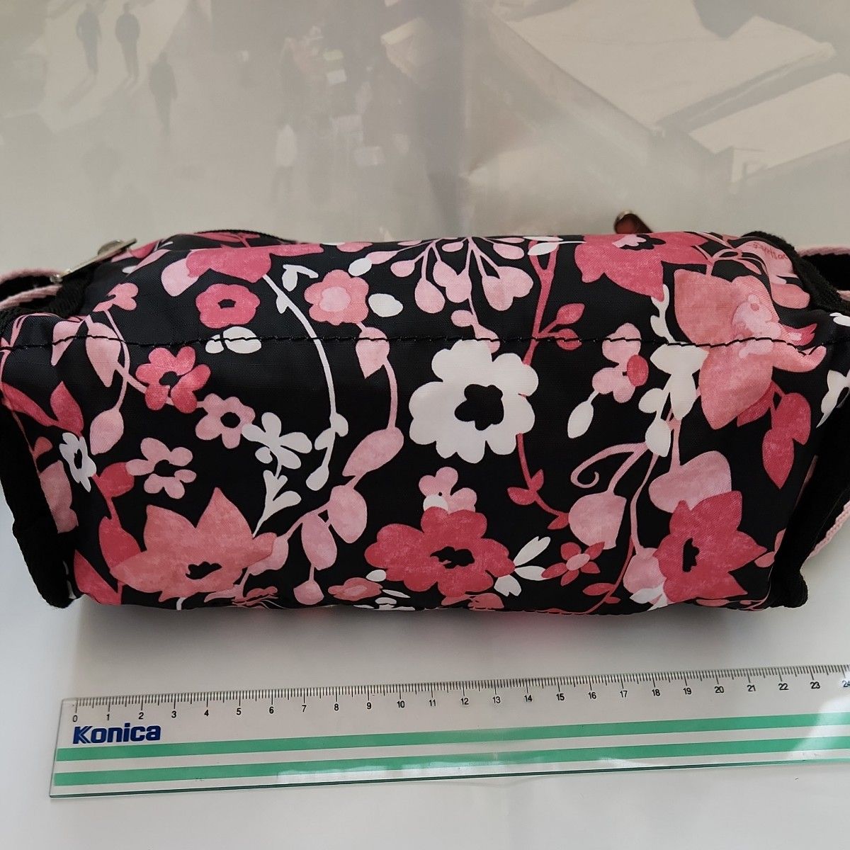 【美品】LeSportsac ショルダーバッグ 花柄　ミニショルダーバッグ　 レスポートサック　黒