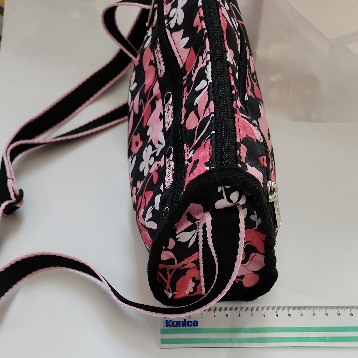 【美品】LeSportsac ショルダーバッグ 花柄　ミニショルダーバッグ　 レスポートサック　黒