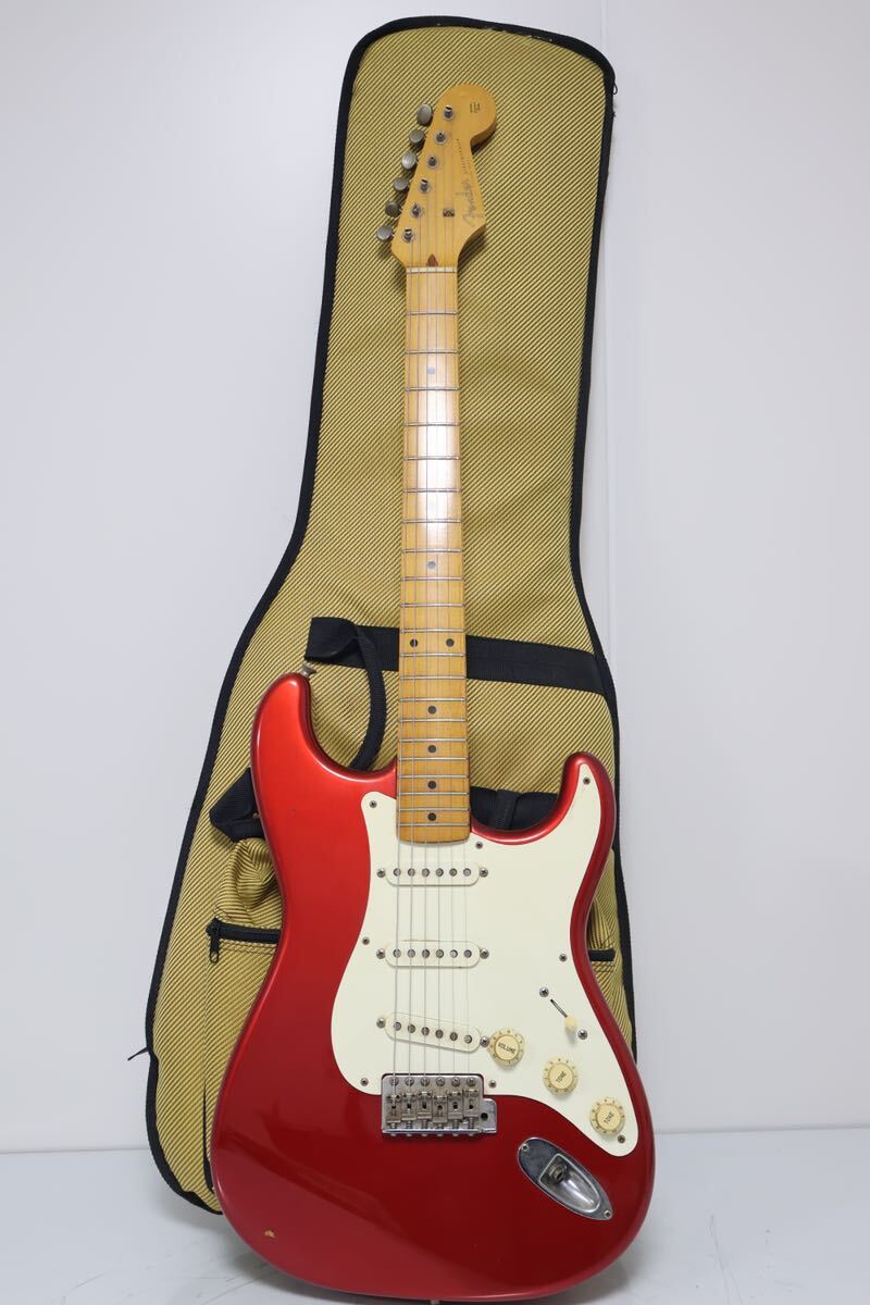 Fender フェンダー Stratocaster ストラトキャスター エレキギター レッド　エレキギター　ケース付き　手渡し可能_画像1