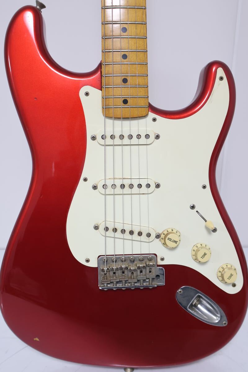 Fender フェンダー Stratocaster ストラトキャスター エレキギター レッド　エレキギター　ケース付き　手渡し可能_画像3