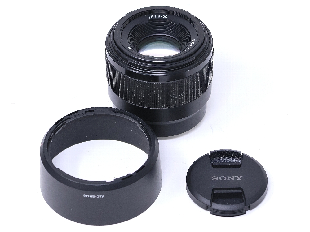 格安 実用品 SONY ソニー FE 50mm F1.8 SEL50F18F / Eマウント 純正フード、純正前後レンズキャップ付きの画像1