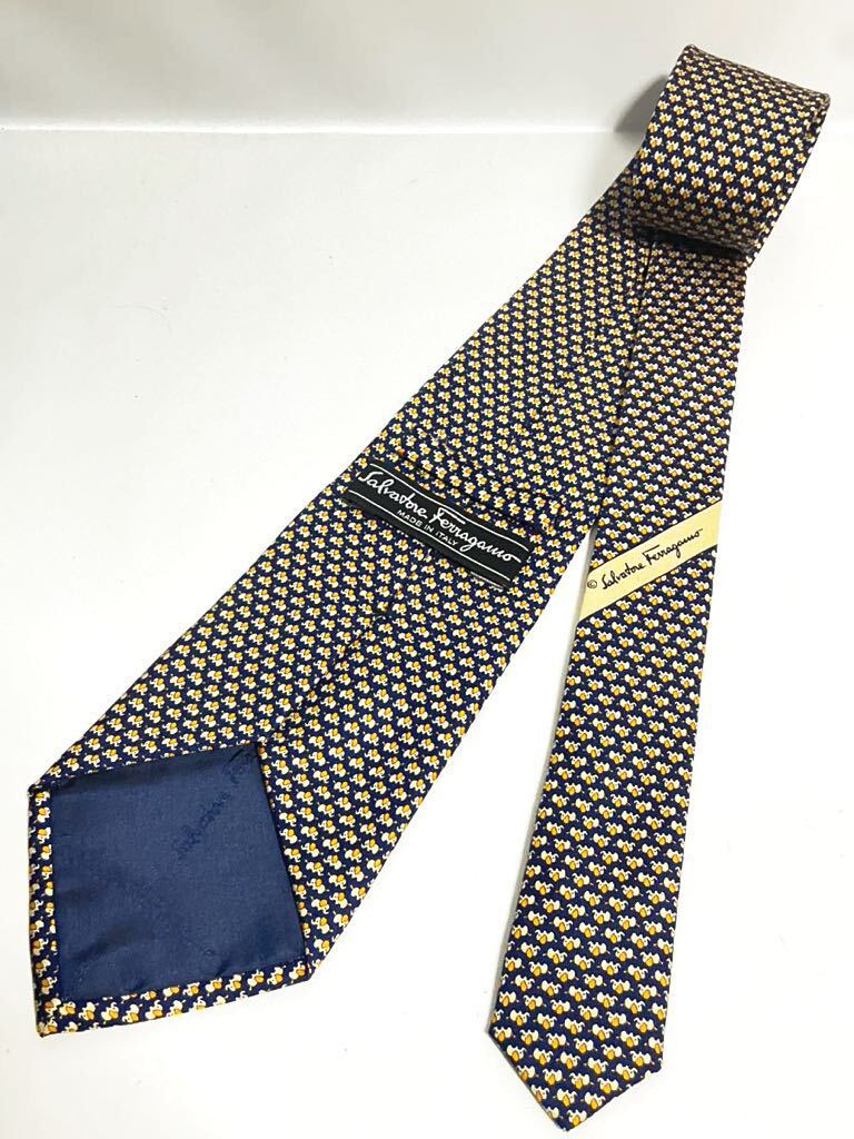 Ferragamo галстук оттенок голубого слон животное . рисунок стоимость доставки 185 иен ( слежение есть ) бренд галстук скупка OK