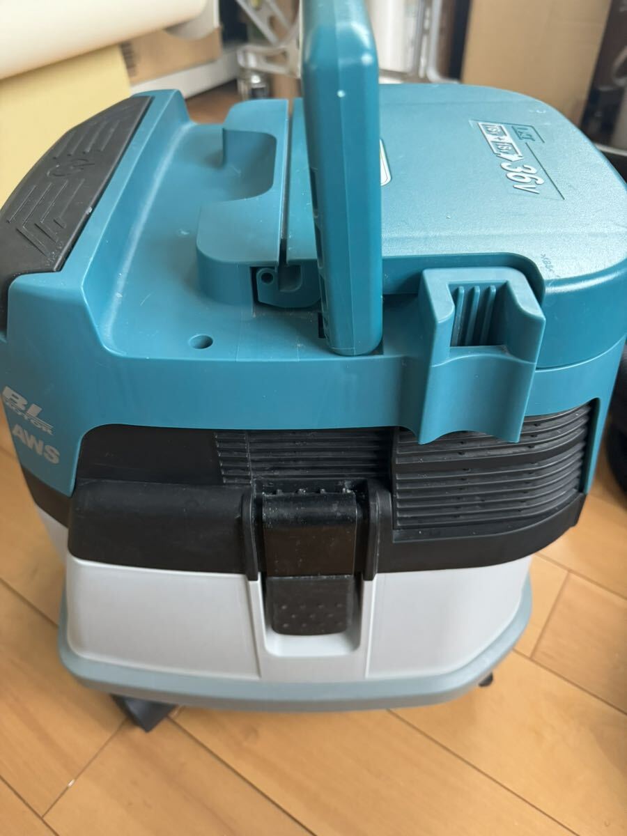  Makita rechargeable compilation .. machine VC864D used 