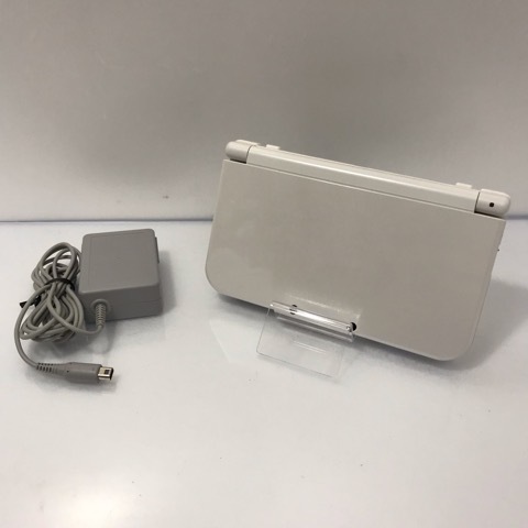 g176105 【中古・箱説なし】Newニンテンドー3DSLL 本体 パールホワイト ACアダプタセット 動作確認済みの画像1