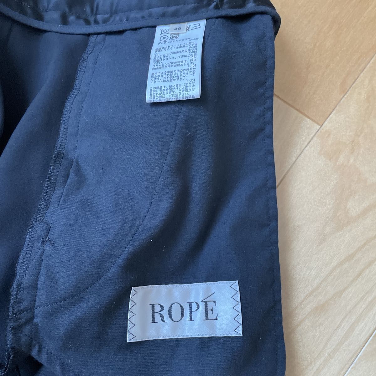 【ROPE】パンツ　黒　レディース　日本製　春夏　センタープレス