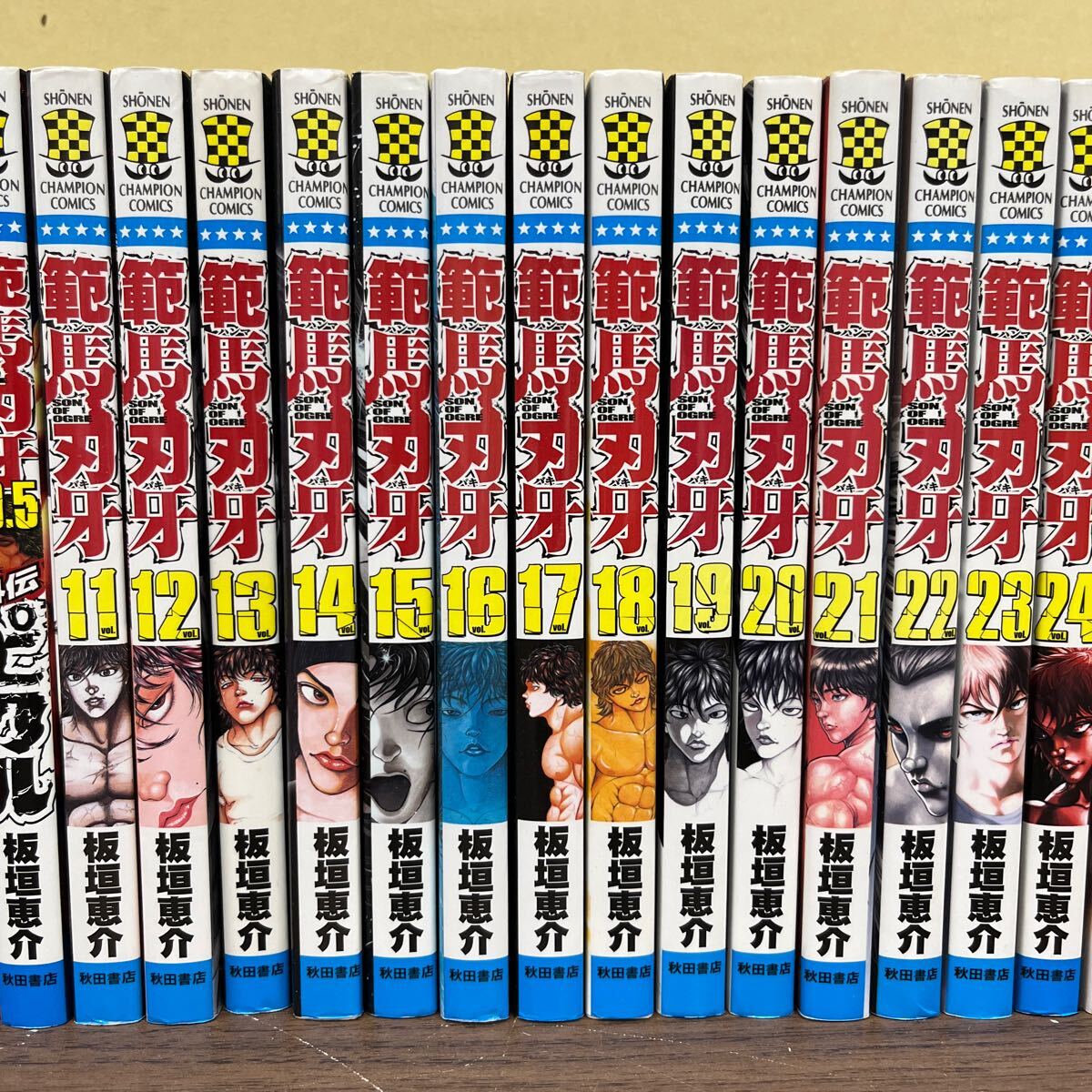 . horse blade . all 38 volume set (10.5 volume out . contains ) board ... Baki Champion Akita bookstore / secondhand book / because of aging dirt scorch some stains scratch / condition is in the image verification ./NC.