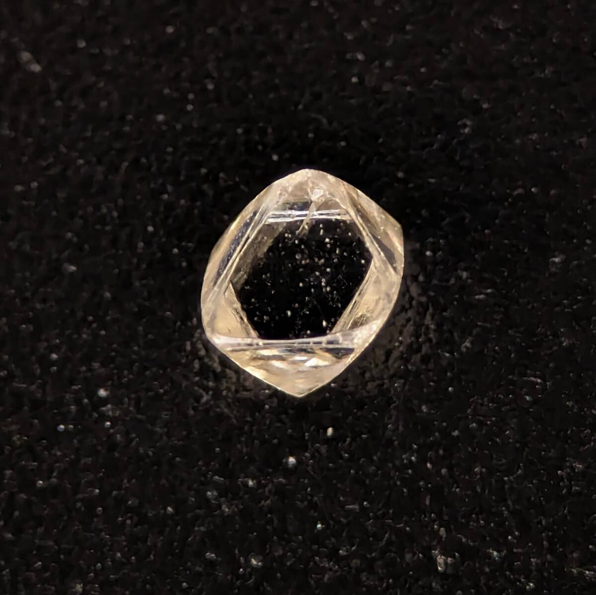 ボツワナ産 天然ダイヤモンド原石　八面体　0.163カラット　蛍光特性あり　