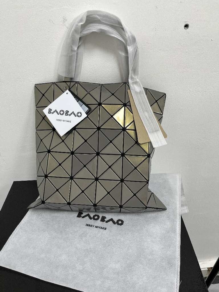 BAO BAO ISSEY MIYAKE バオバオ イッセイミヤケ トートバッグ ショルダーバッグ 中古 ■ ポリエステル ■ 金色 ■ JZ 2_画像1