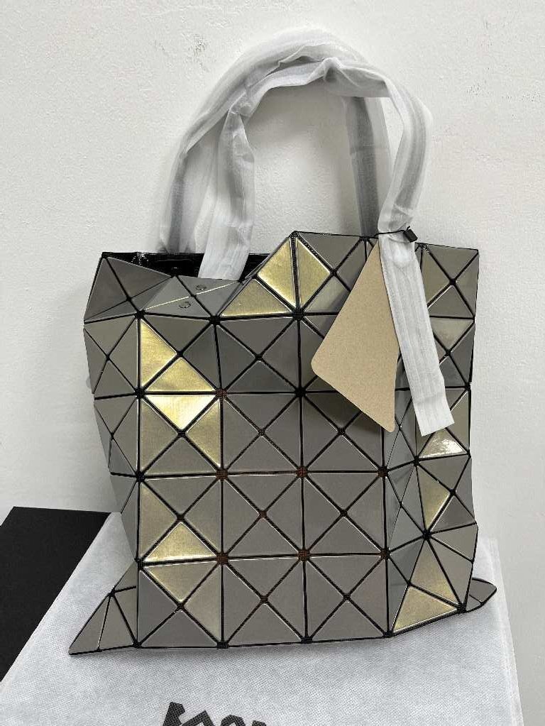 BAO BAO ISSEY MIYAKE バオバオ イッセイミヤケ トートバッグ ショルダーバッグ 中古 ■ ポリエステル ■ 金色 ■ JZ 2_画像2