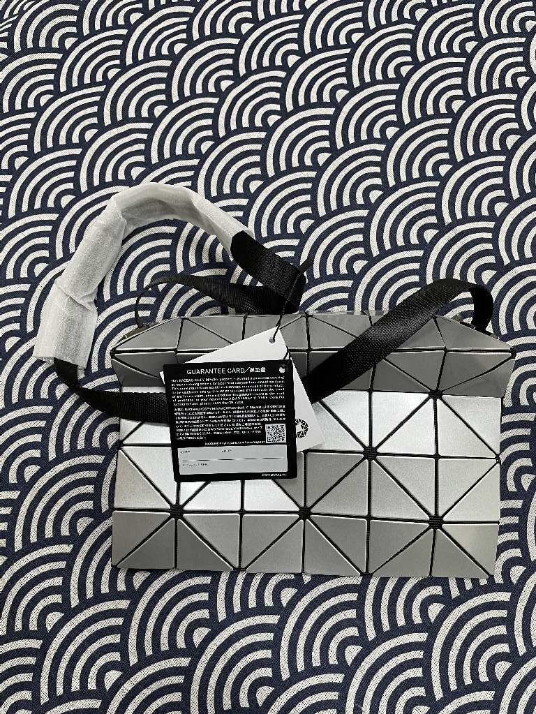 BAO BAO ISSEY MIYAKE バオバオ イッセイミヤケ トートバッグ ハンドバッグ 中古 ■ PVC ■ シルバー ■ JZ_画像2