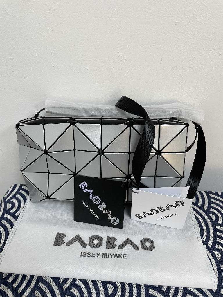 BAO BAO ISSEY MIYAKE バオバオ イッセイミヤケ トートバッグ ハンドバッグ 中古 ■ PVC ■ シルバー ■ JZ_画像1