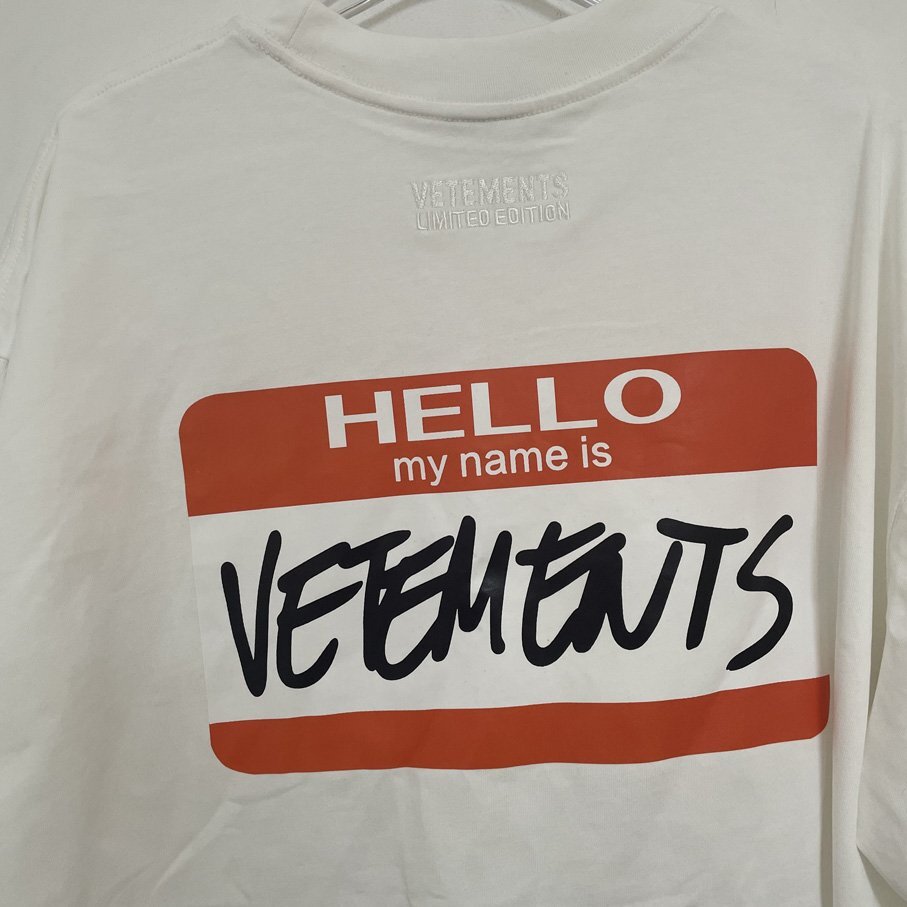 VETEMENTS ヴェトモン 21AW UE54TR240W Hello My name is VETEMENTS T-shirt マイネームイズプリントTシャツ メンズ Mサイズの画像6