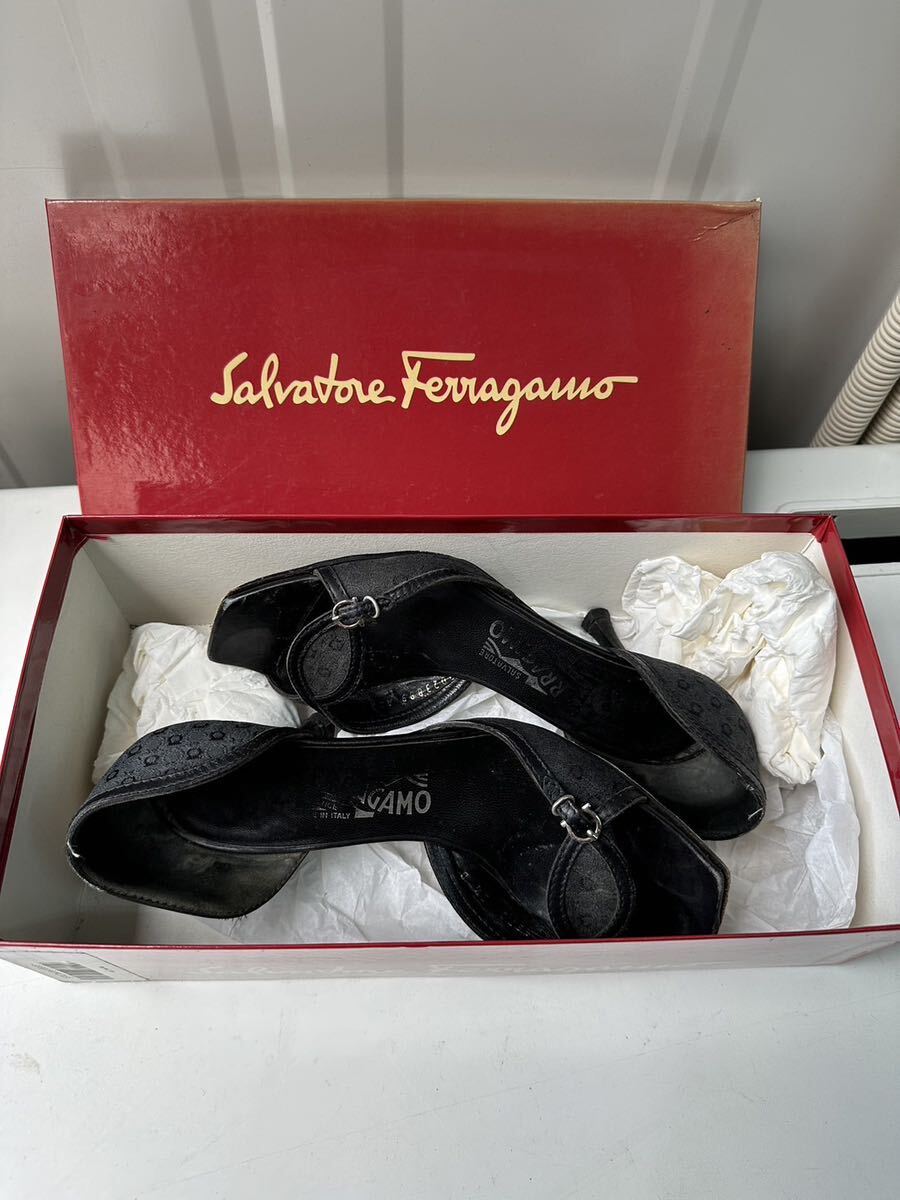 い3 Salvatore Ferragamo サルバトーレ フェラガモ ANTIGUA 7cm 5 1/2 C ヒール 靴 女性用_画像1