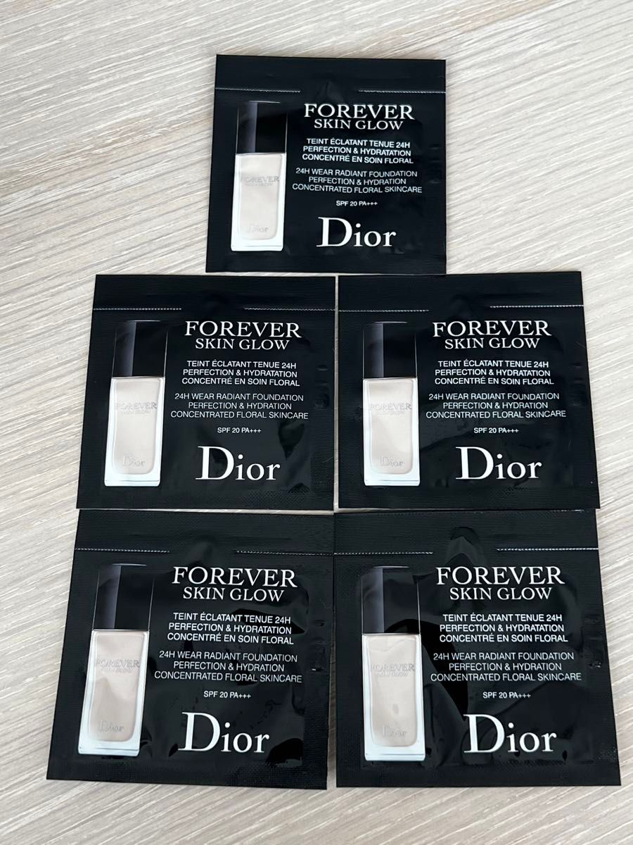 Dior FOREVERスキングロウ　ON リキッドファンデーション　SPF20PA+++