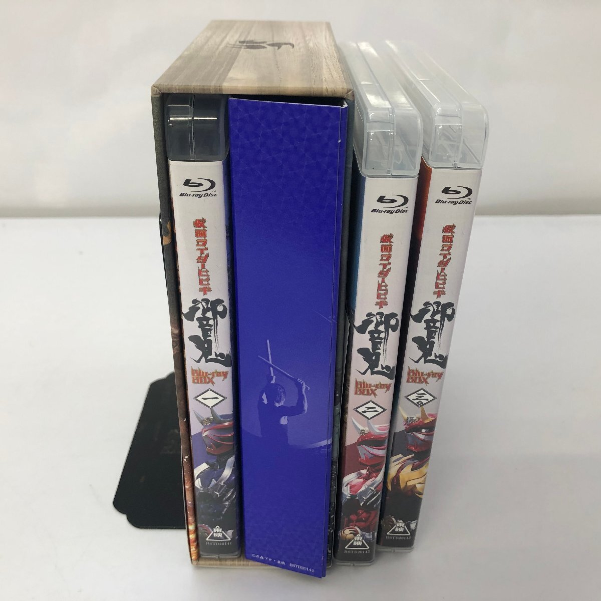 仮面ライダー響鬼 Blu-ray BOX 初回限定版 全3巻セットの画像2