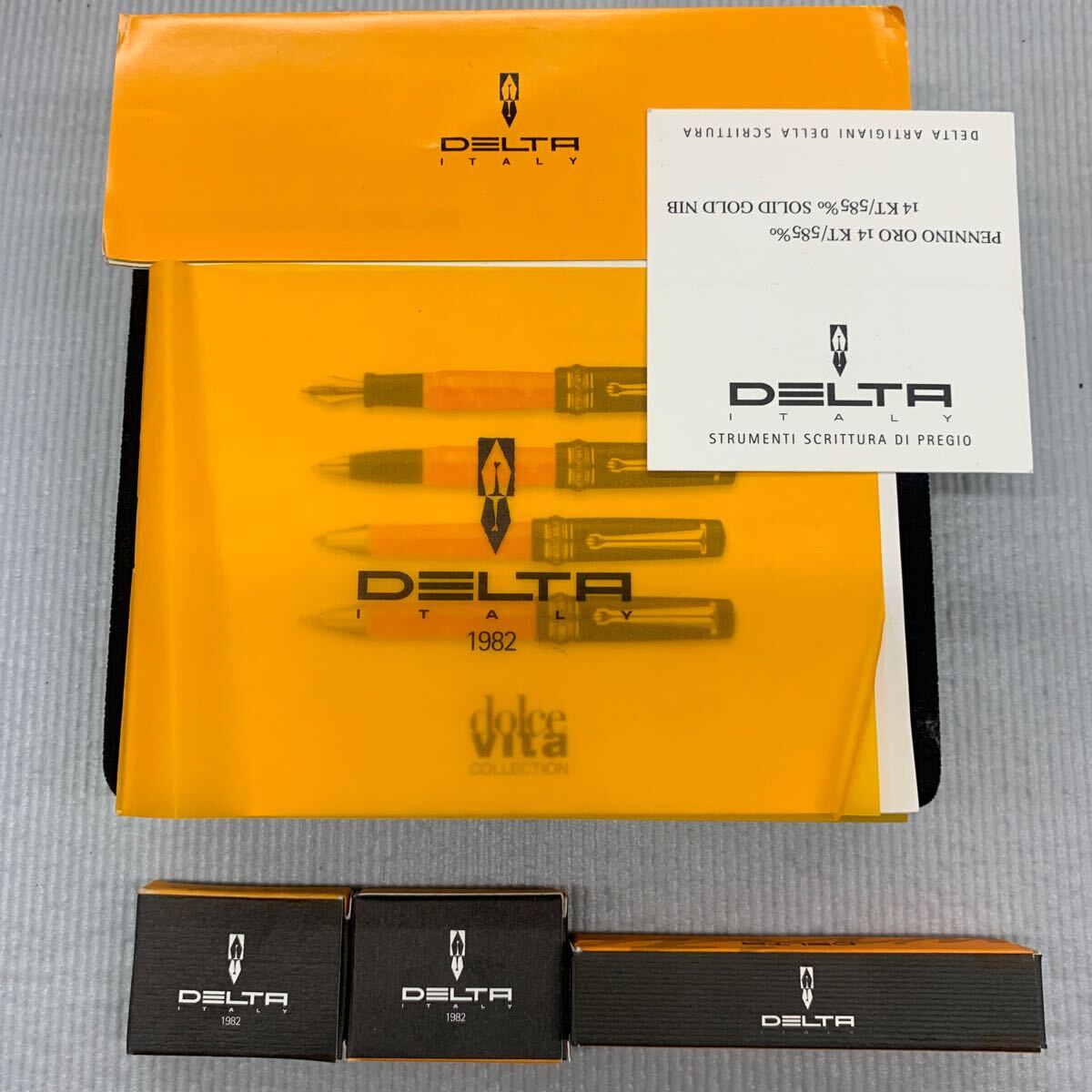 DELTA ITALY 1982 回転式コンバーター　万年筆　カートリッジ　黒　赤　箱付き　取扱説明書付き　ビンテージ　各4本入り_画像1