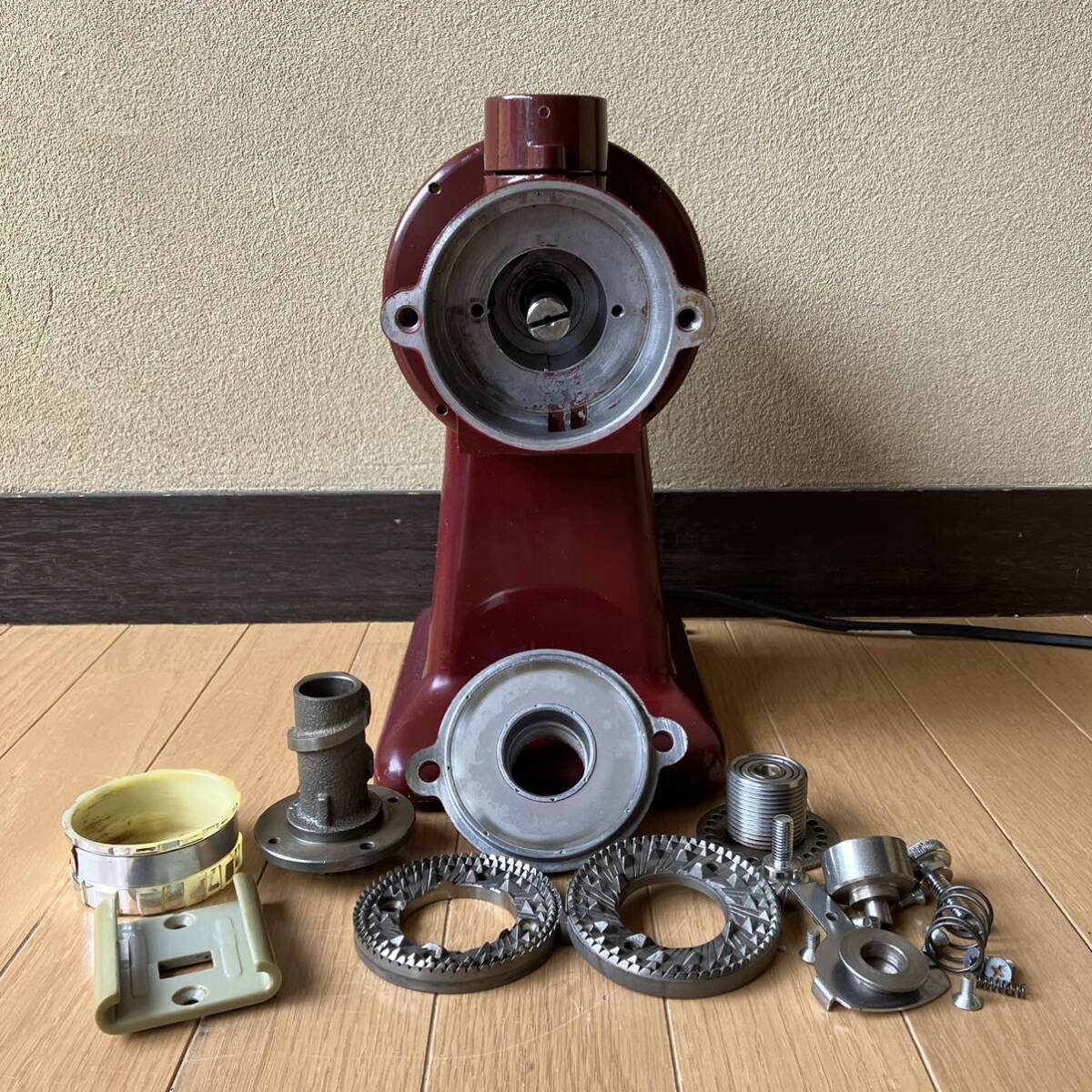  disassembly cleaning being completed Carita kalita is ikatto Mill coffee mill search Nice cut Mill Fuji royal R-440 grinder red width type 