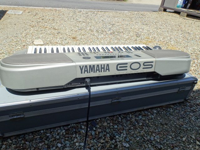 YAMAHA EOS B900 シンセサイザー　通電・動作・音出し確認O.K. 取説・ハードケース付属　現状品_画像2