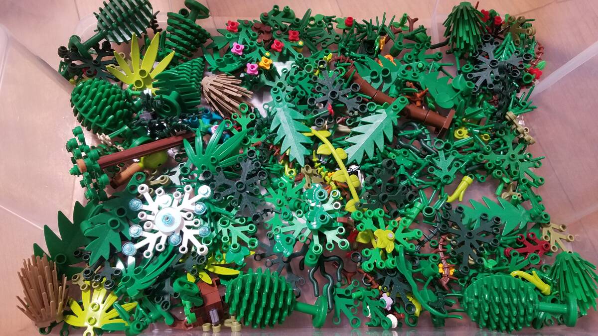 レゴ パーツ 植物 木 街路樹 もみの木 ヤシの木 緑 葉っぱ ツタの葉 ジオラマ等 正規品 LEGO 大量出品中 同梱可能_画像1