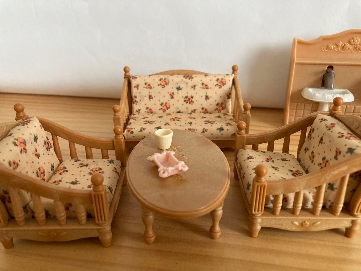 シルバニアファミリー 屋根裏はひみつのお部屋 人形 小物　家具セット